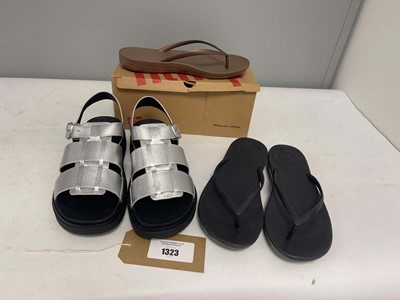 Lot Boxed pair of Fitflop sandals plus 2x loose pairs