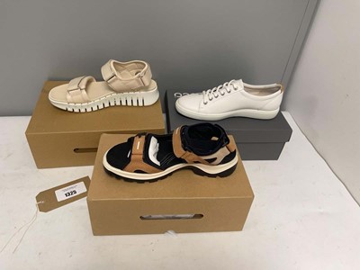 Lot 3x Boxed pairs of Ecco shoes in various styles...