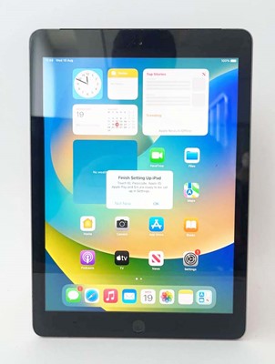 Lot iPad 5th Gen 32GB Space Grey (WiFi & Cellular)