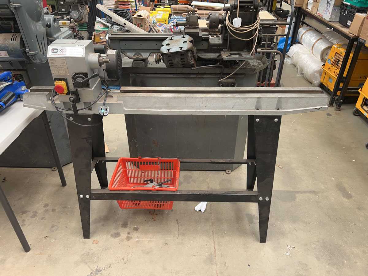 Lot 4500 - SIP 900mm wood turning lathe 240v