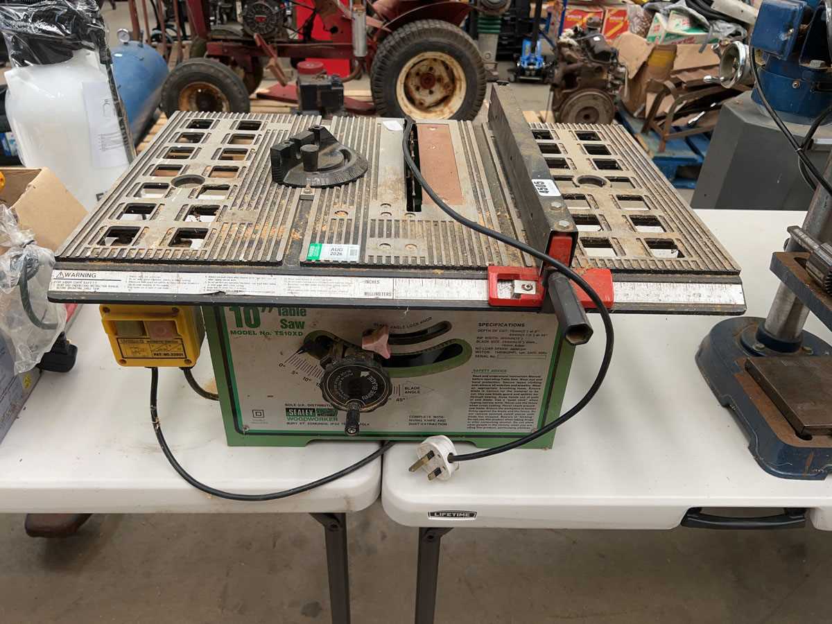 Lot 4505 - 240v Sealey table saw