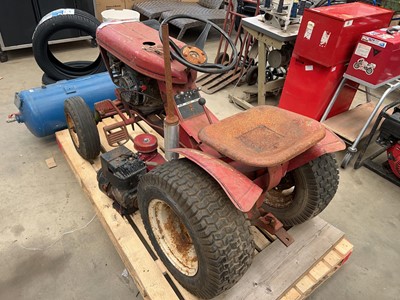 Lot 4518 - Wheel Horse mini garden vintage tractor with...