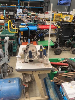 Lot 4522 - Brother overlocking sewing machine 240v