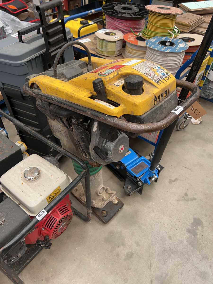 Lot 4525 - Wacker Neuson vibrating trench compactor