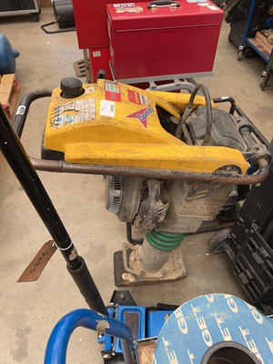 Lot 4525 - Wacker Neuson vibrating trench compactor