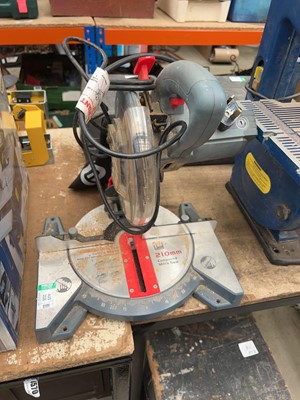 Lot 4553 - Sealey bench mounted 240v band saw plus...