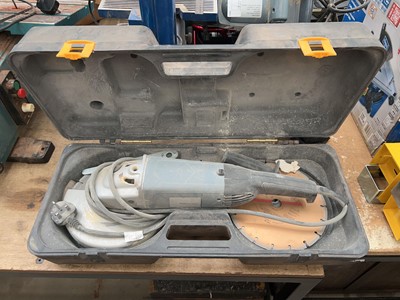 Lot 4560 - 240v Wickes angle grinder plus spare blades