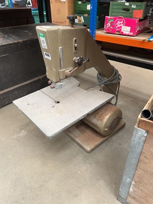 Lot 4568 - 240v bench mounted band saw