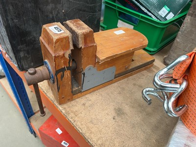 Lot 4575 - Wooden carvers vice