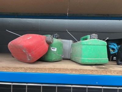 Lot 4631 - Selection of plastic oil cans