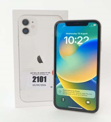 Lot iPhone 11 64GB White with box and cable