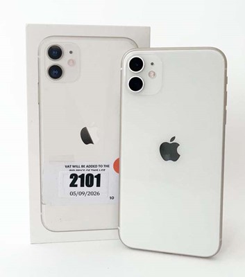 Lot iPhone 11 64GB White with box and cable