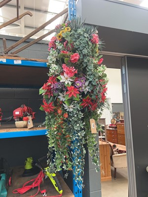 Lot 4168 - Artificial hanging basket