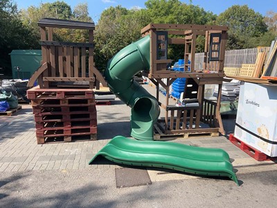 Lot 4287 - Children's wooden playhouse