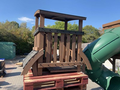 Lot 4287 - Children's wooden playhouse