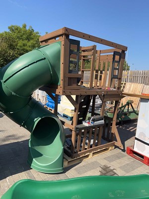 Lot 4287 - Children's wooden playhouse