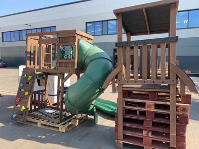 Lot 4287 - Children's wooden playhouse