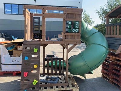 Lot 4287 - Children's wooden playhouse
