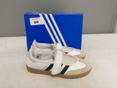 Lot Adidas UK5.5 samba jane shoes in white - boxed