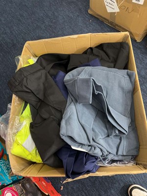 Lot 3733 - Box containing mixed clothing