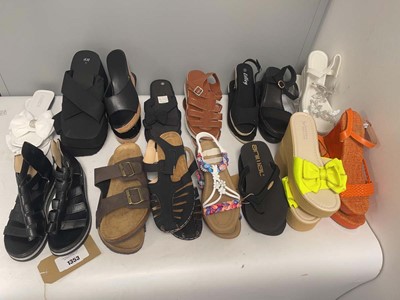 Lot 15x Pairs of sandals to include Animal, Liley,...