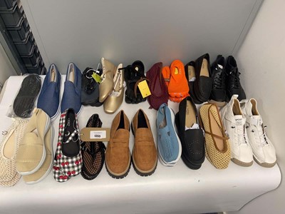 Lot 18x Pairs of shoes to include Cider, Vibram,...