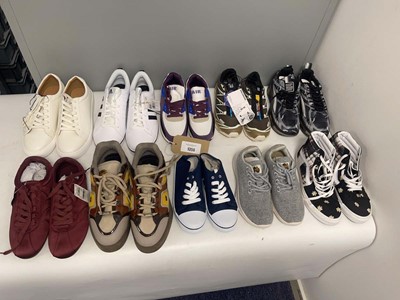 Lot 10x Pairs of trainers to include Vans, Gumbies,...