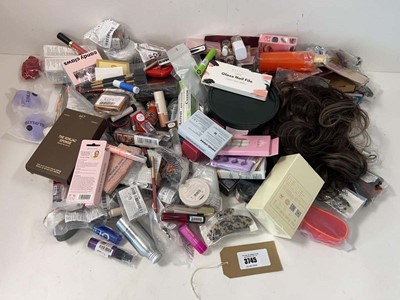 Lot 3745 - Makeup and accessories