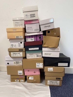 Lot 22x Boxed pairs of shoes in various styles and...