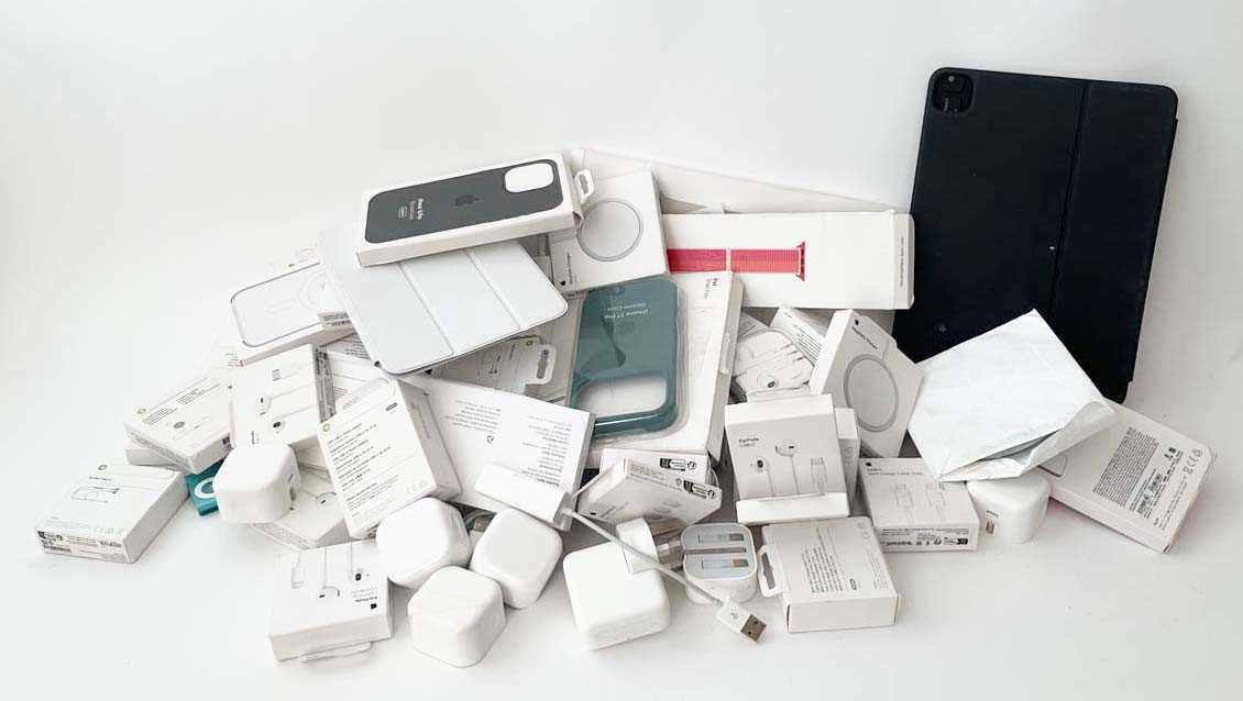 Lot Mixed Apple accessories; cables, cases....