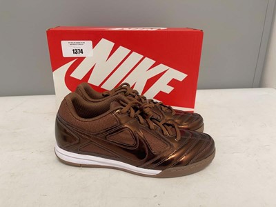 Lot Nike UK7.5 gato lv8 trainers in fauna brown -...