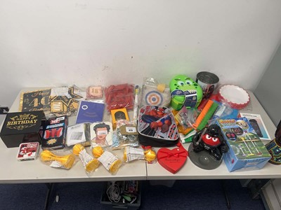 Lot 3773 - Large quantity of novelties, party decorations,...