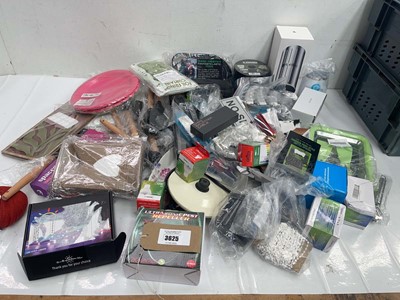 Lot 3625 - 3 large bags of assorted household items
