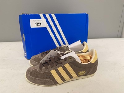 Lot Adidas UK3.5 japan trainers in brown - boxed