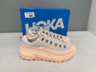 Lot Hoka UK9 U tor summit trainers in beige - boxed