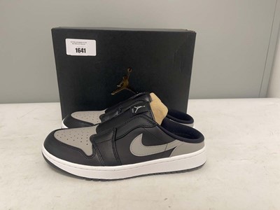 Lot Nike UK8 air jordan mule shoes in black - boxed