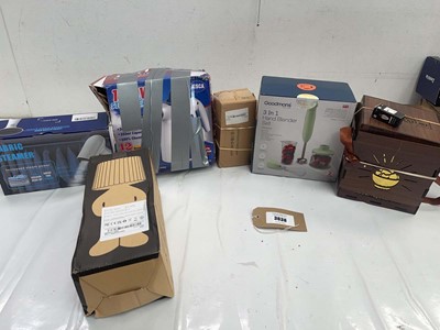 Lot 3638 - Fabric steamers, Table lamp, hand blender,...