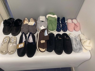 Lot 13x Pairs of slippers to include Vera Cosy,...