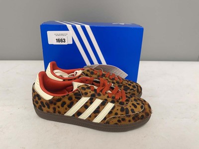 Lot Adidas UK4 samba OG trainers in leopard print -...