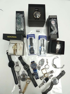 Lot 2025 - Selection of various loose and boxed wristwatches
