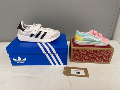 Lot 2x Boxed pairs of children's shoes to include...