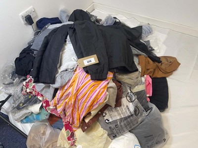 Lot 3779 - Pallet box (not included) containing mixed...