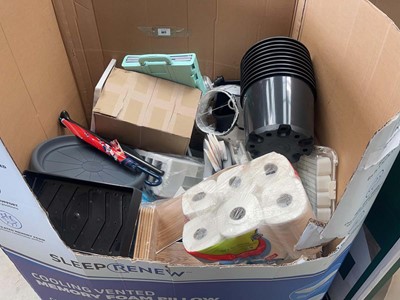 Lot 3672 - Large pallet of assorted household and garden...