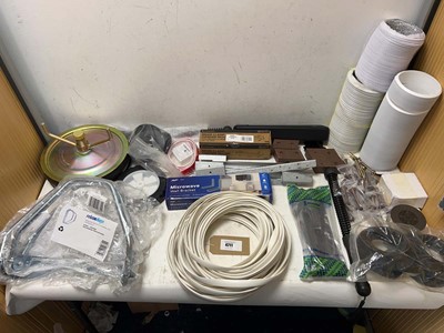 Lot 4711 - Household DIY to include wall mounted bike...