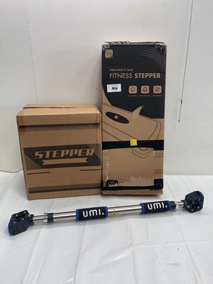 Lot 3674 - 2 exercise steppers and Door way pull up bar