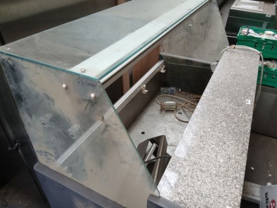 Lot 331 - Refrigerated deli style counter (failed...
