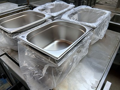 Lot 352 - 4 stainless steel half-size Gastronorm containers
