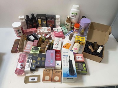 Lot 3956 - Selection of cosmetic and beauty products...