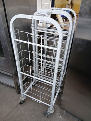 Lot 411 - 2 tray clearing stations