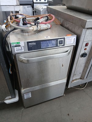 Lot 477 - 47cm Miele drop front washer